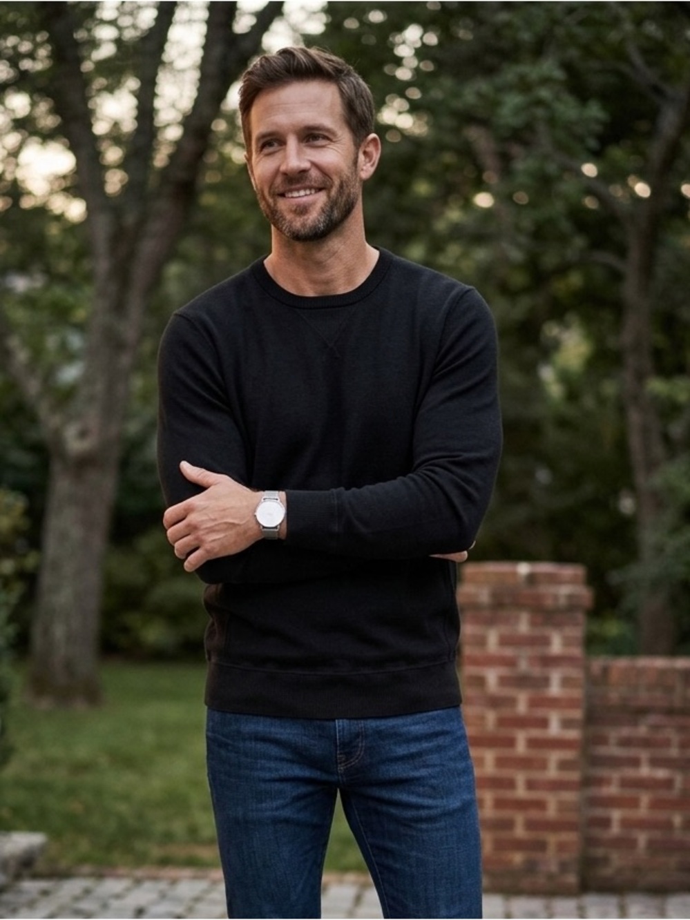 Velvet by Graham & Spencer |  Men's Classic Black Crewneck Sweater | Sz M